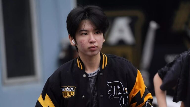 Reyy Akui Dewa United